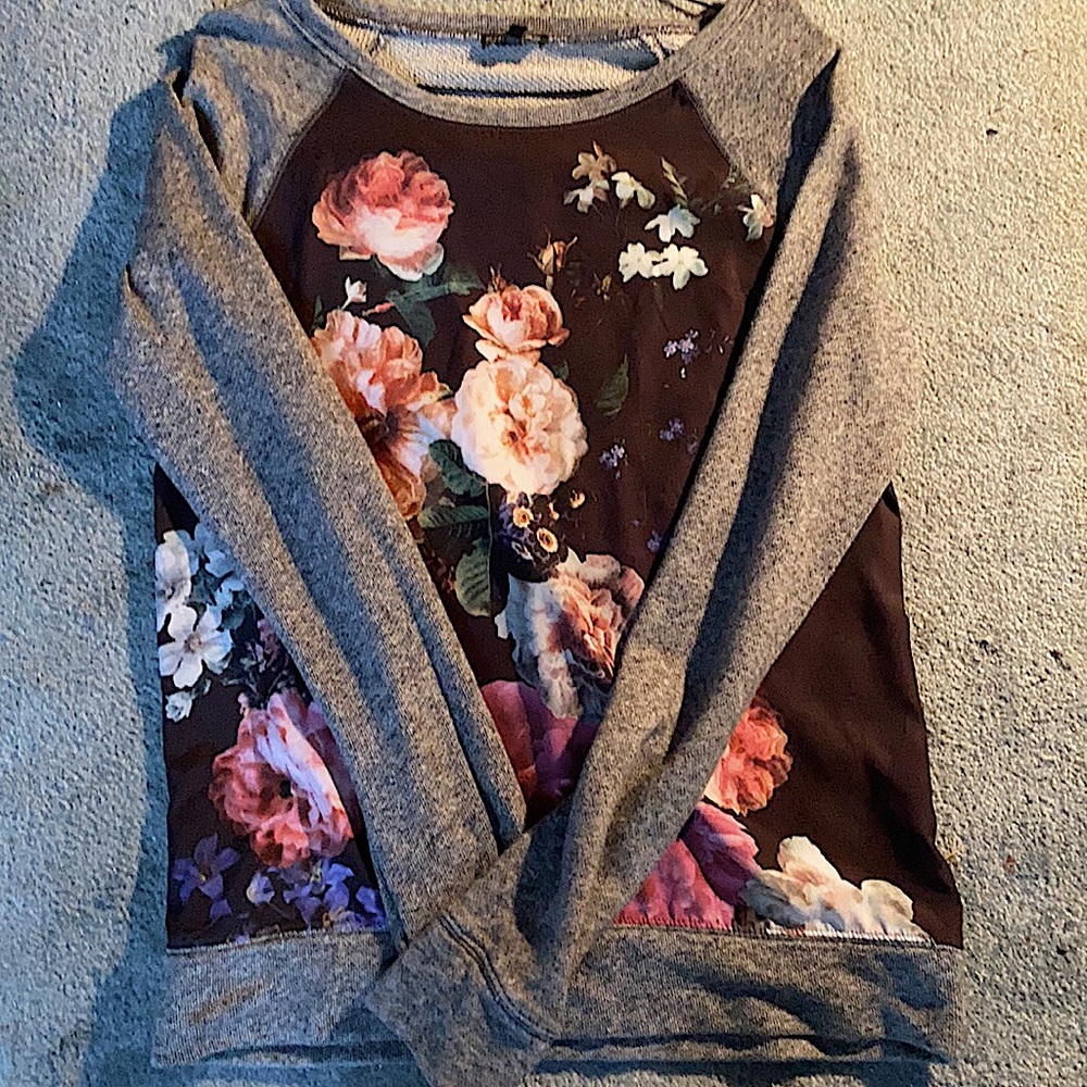 Long sleeve flower tee